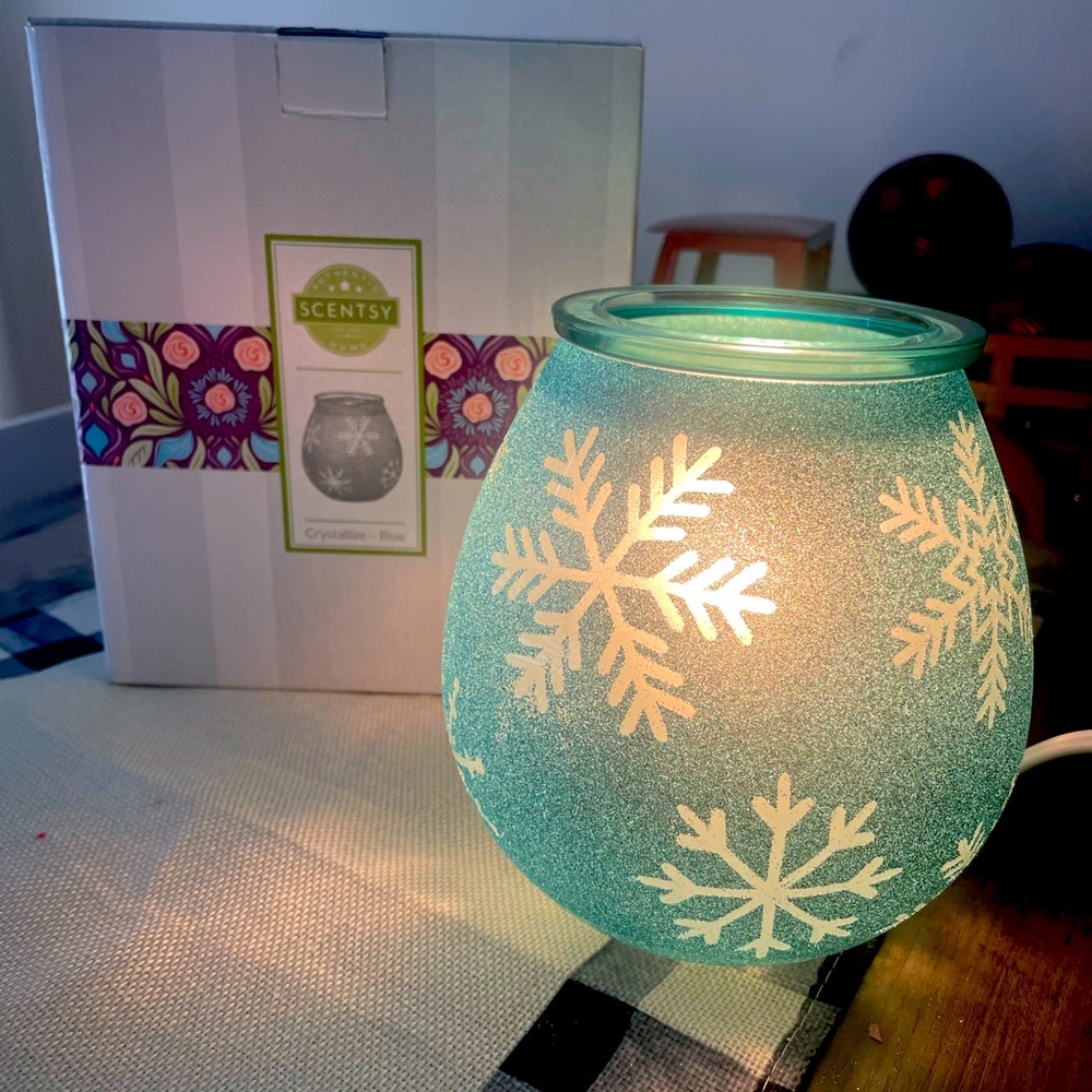 Scentsy Blue Snowflake warmer